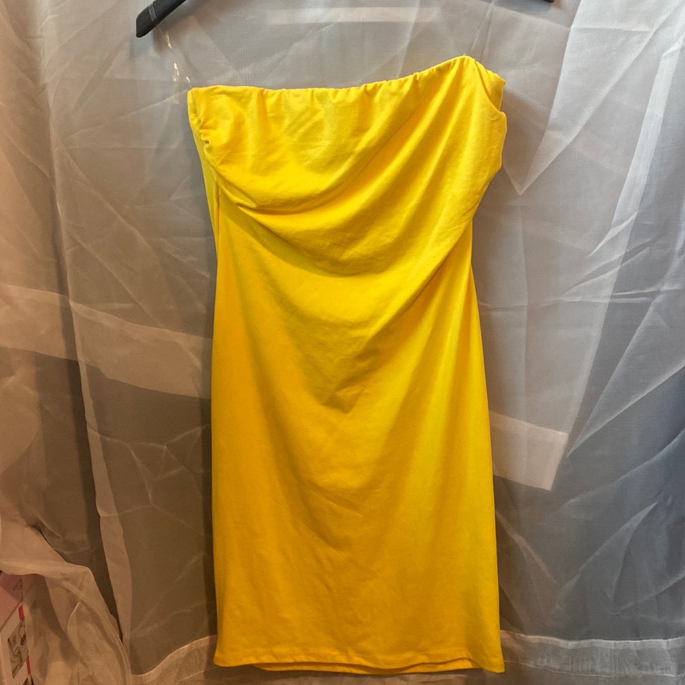 Yellow strapless dress
